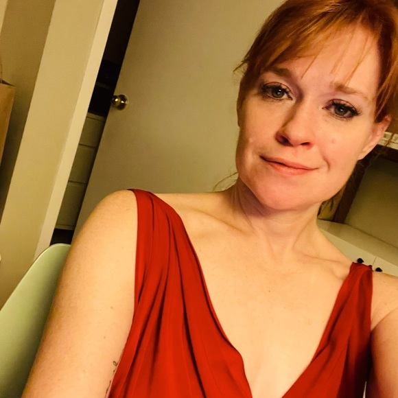 Meet your Posher, Emily - Picture 1 of 4